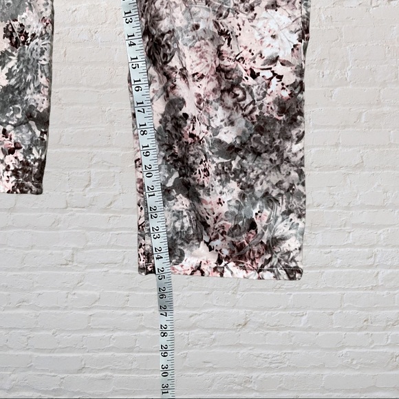 🌸Bandolino Karyn Capris Boyfriend Style Floral Crop Pants - Picture 13 of 15